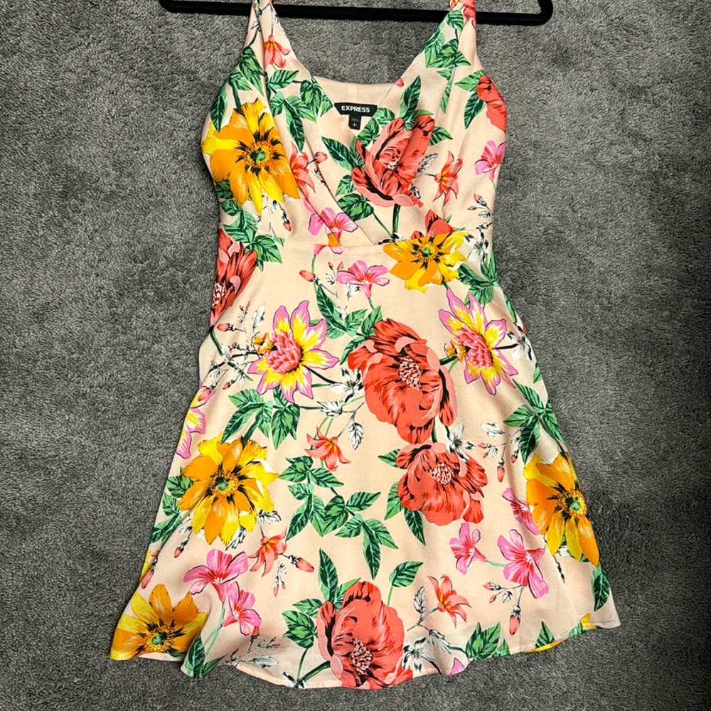 Bebe size small floral babydoll dress